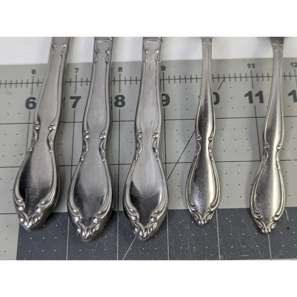 Oneida Stainless‎ Deluxe Spoon Knife Lot